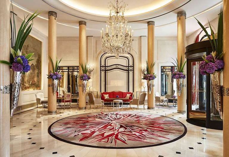 Hôtel Plaza Athénée lobby