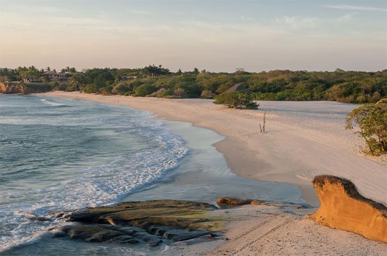 Susurros Del Corazon beach